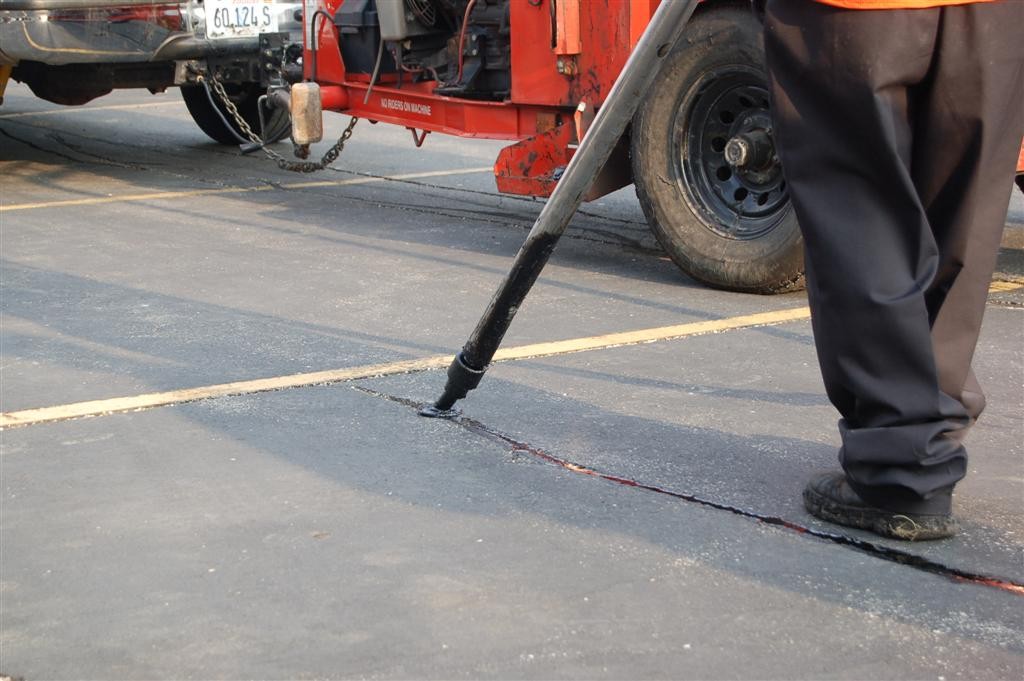 Cracksealing Crack Seal for Asphalt Parking Lots | Rose Paving